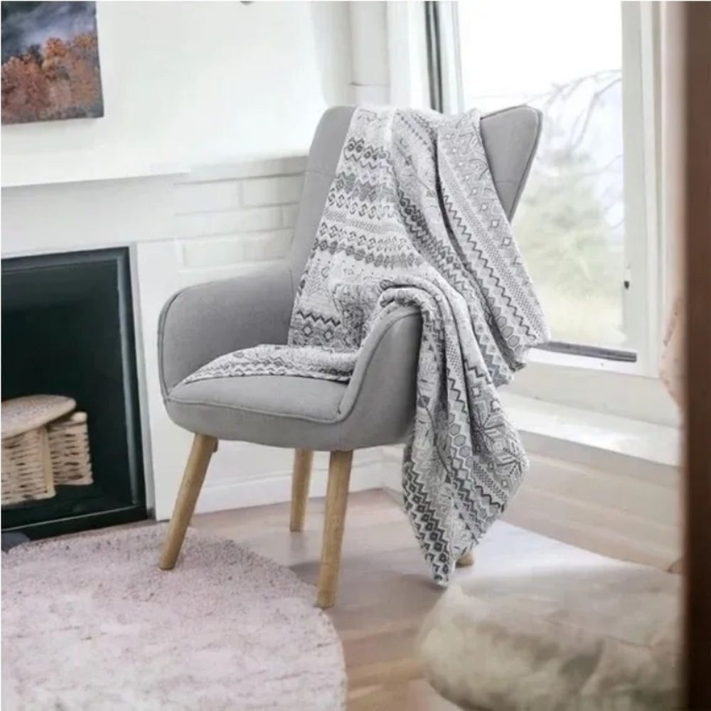 Martha Stewart Cozy Quilted Throw Blanket  50"x60"  Gray & White